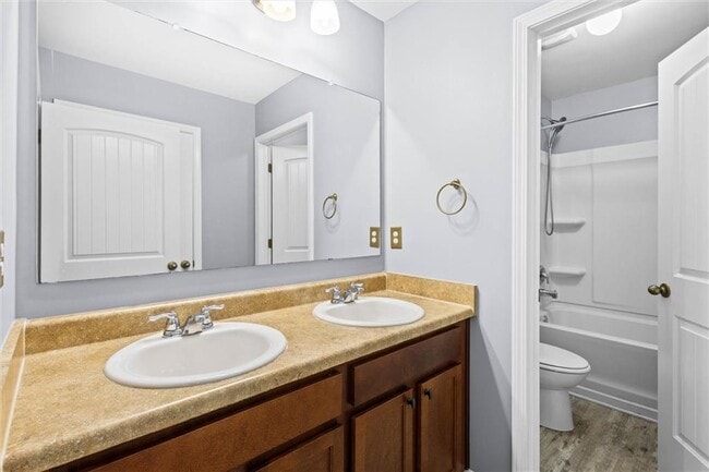 Building Photo - 407 Aviary Ln