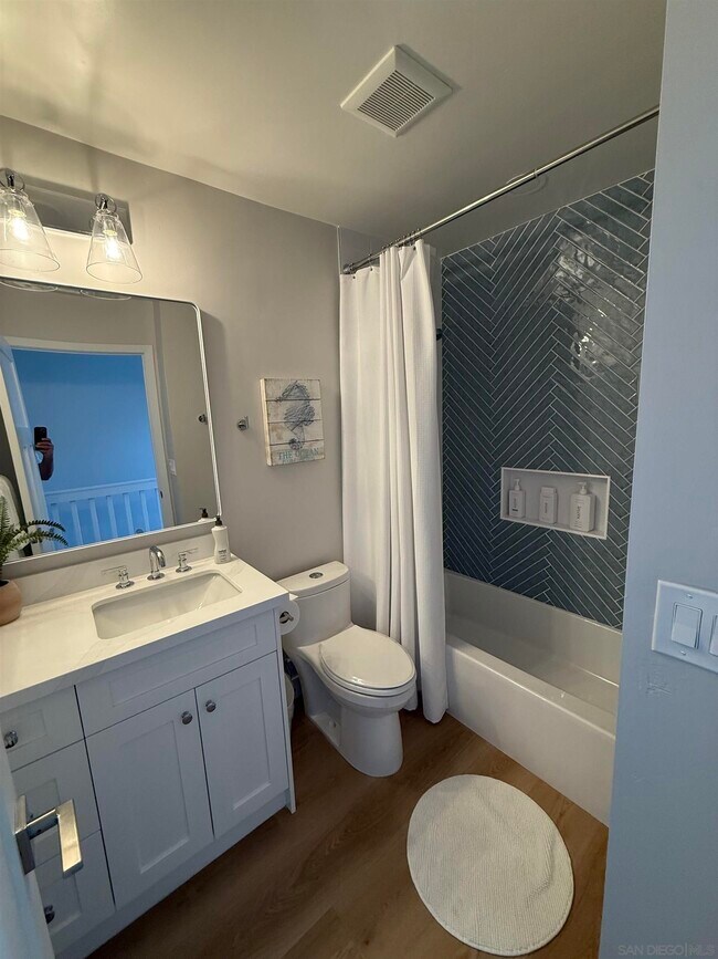 Building Photo - 2305 Camino Del Mar