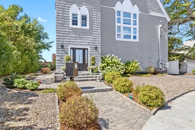 Building Photo - 60 Hermon St