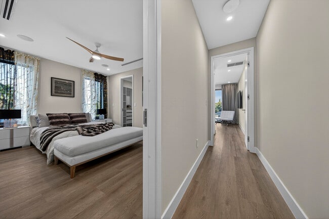 Building Photo - 1121 NE 17th Ave