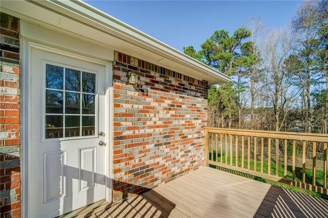 Building Photo - 4652 Old Cowan Rd