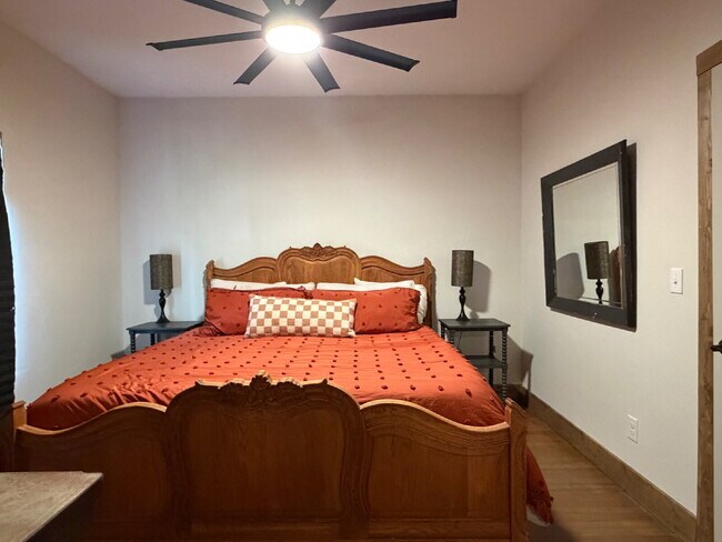 Building Photo - 3 Bedroom 2 Bath House for Lease!!