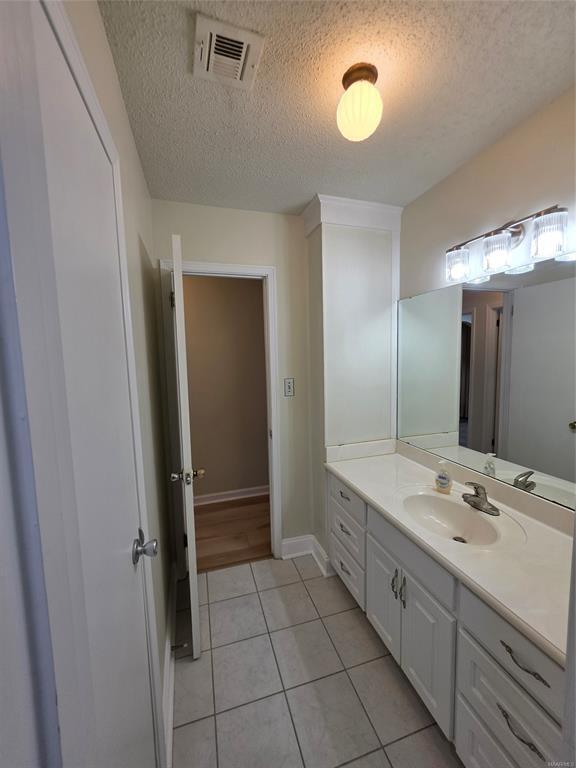 Building Photo - 4254 Lawnwood Dr