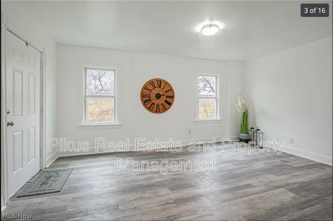 Building Photo - 1033 Chandler Ave