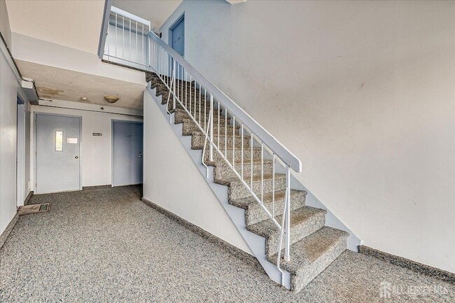 Building Photo - 213 Peach St
