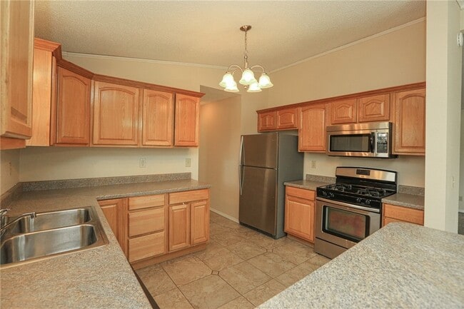 Building Photo - 39 Sheneman Dr