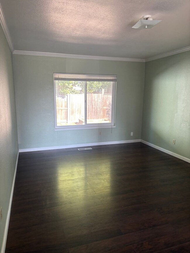 Building Photo - 1069 Ely Blvd S