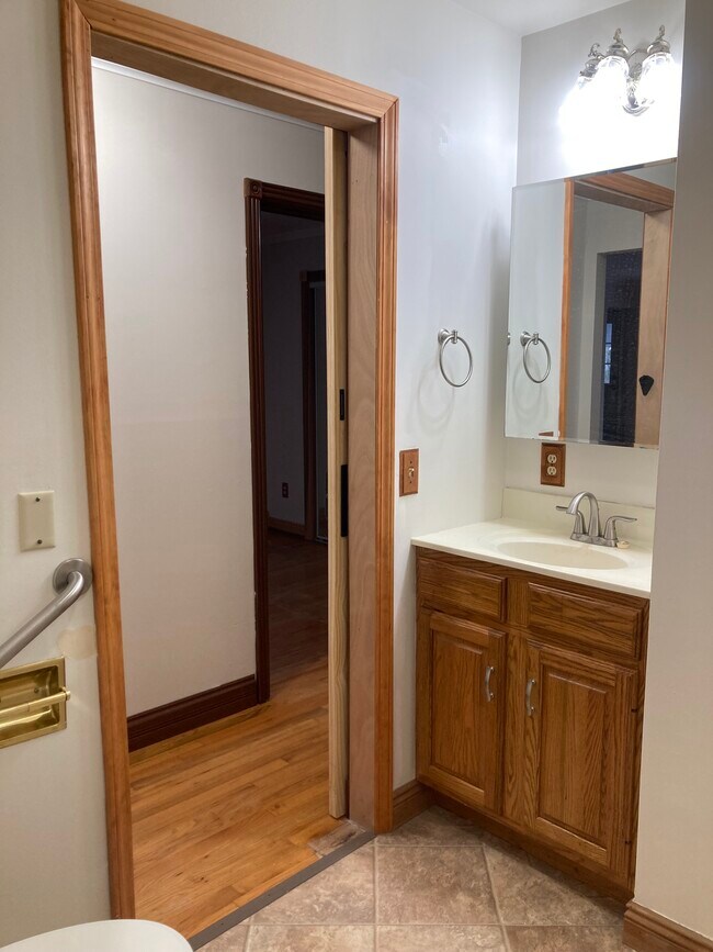 Building Photo - 2401 Bristol Rd