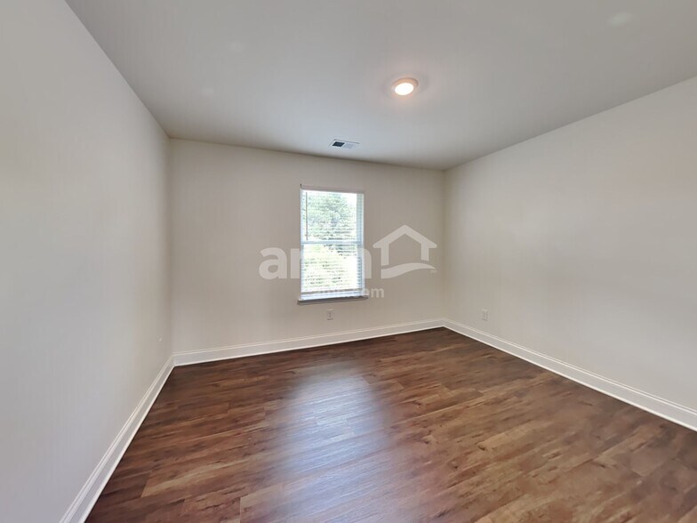 Building Photo - 2092 Windsor Park Ave