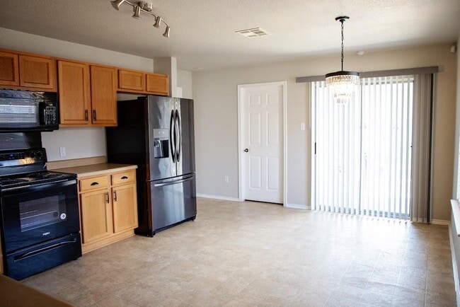 Building Photo - 135 Holmstrom St