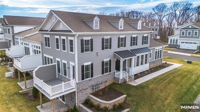 Building Photo - 37 Hillandale Dr
