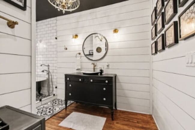 Building Photo - 704 24th Ave