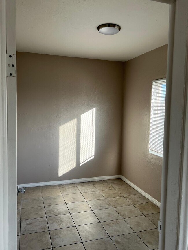 Additonal Small Bedroom - 3827 Grand Ave