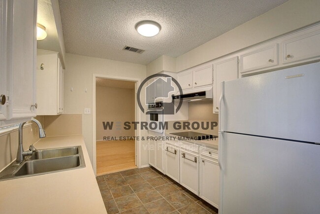 Building Photo - 6452 Waverly Way