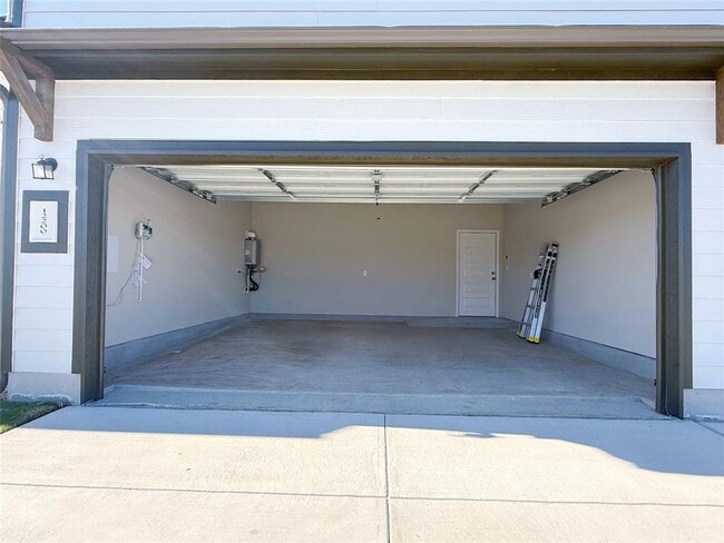 Building Photo - 12200 Dillon Fls Dr