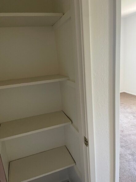 Building Photo - 2740 Tachevah Dr