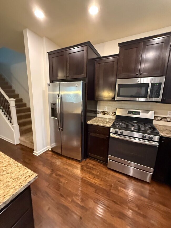 Building Photo - Impressive North Plains Home Backing to Protected Green Space – Move-In Ready!