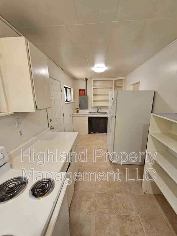 Building Photo - 1170 NE Harvey Rd