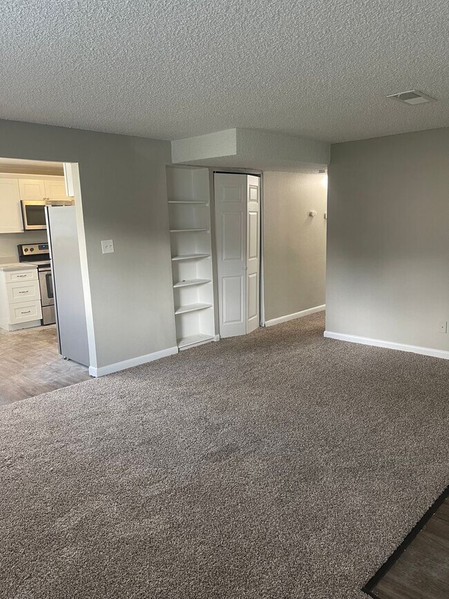 Building Photo - 3 Bedroom 2 Bathroom Condo in Lakewood