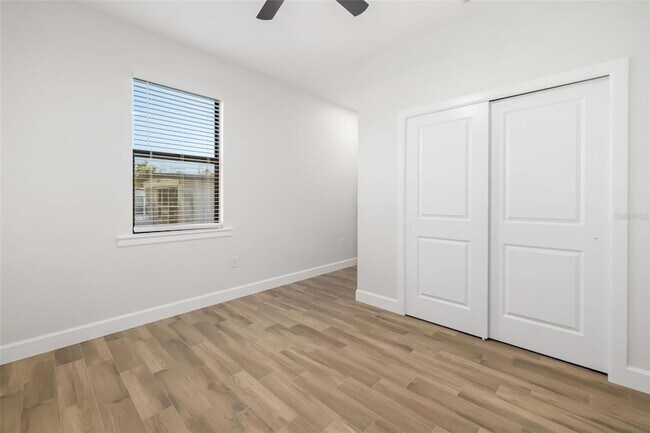 Building Photo - 118 Ruby Ave N