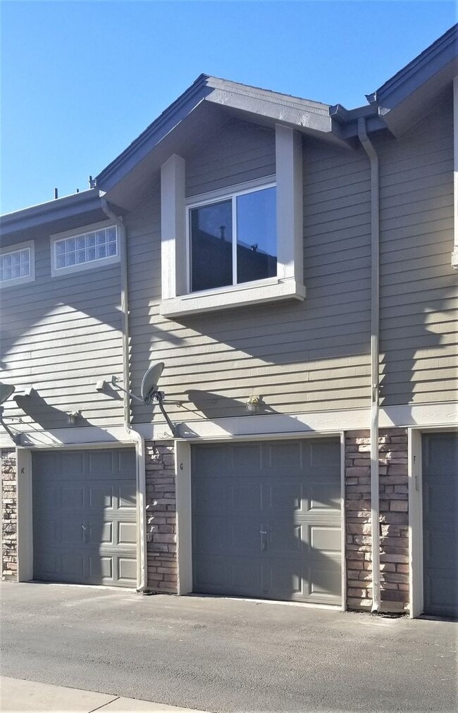 Building Photo - 2 Bedroom Plus Large Loft Condo with 1 Car Attached Garage