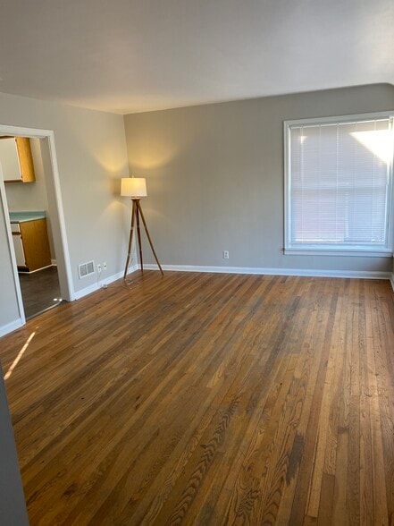 Building Photo - 5626 Leumas Rd