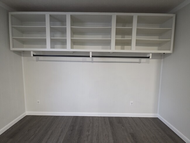 Building Photo - 105 Becky Dr