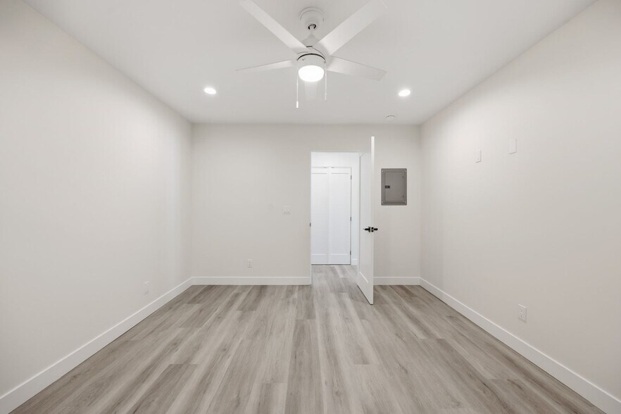 Building Photo - 5409 Radford Ave