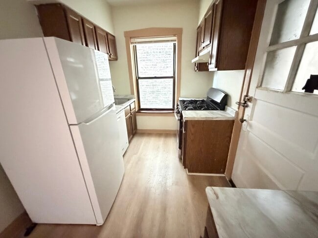 Building Photo - 6436 N Hamilton Ave