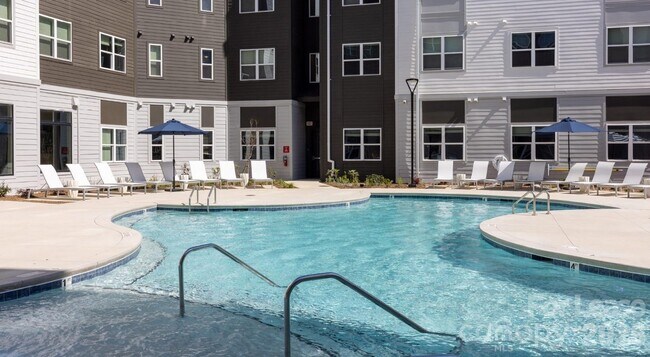 Building Photo - 8424 N Tryon St