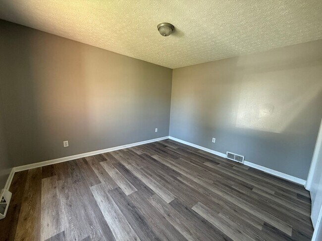 Building Photo - 410 Western Green Ave