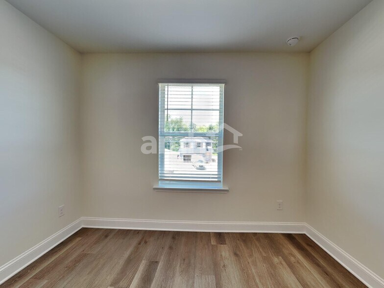 Building Photo - 6075 Rosemore Ln
