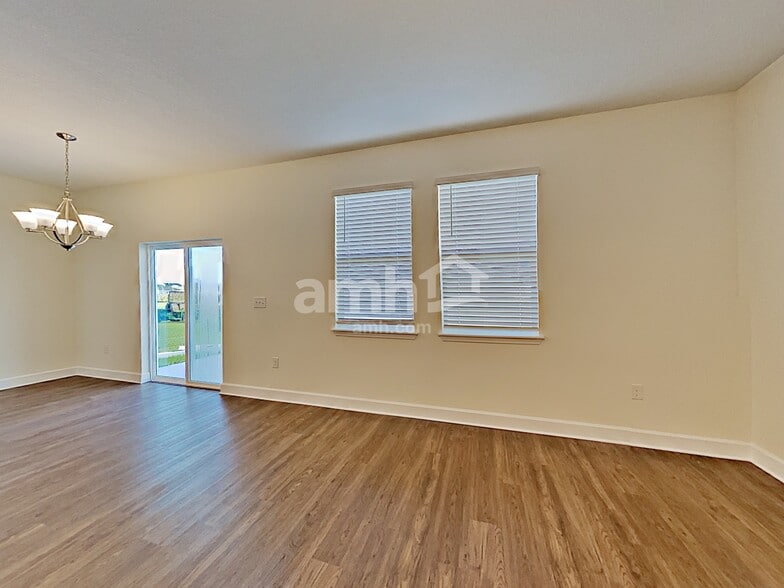Building Photo - 4723 Birdsong Dr