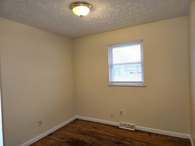 Building Photo - Ranch in Green Acres. All-electric. Storage Shed. 251215