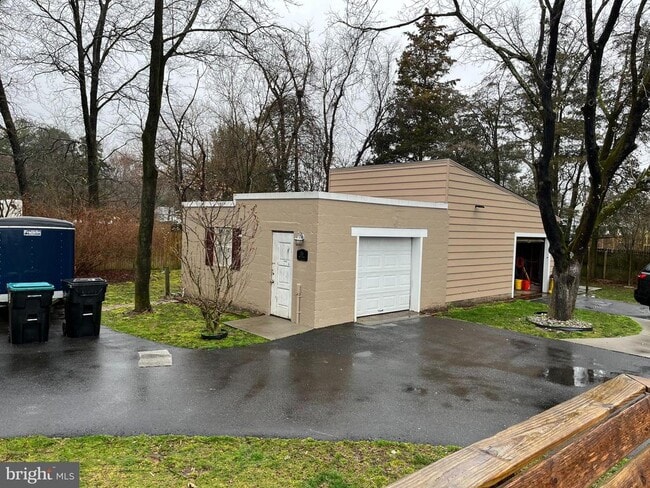 Building Photo - 125 Davis Ave