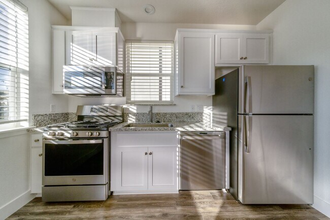 Building Photo - 2179 Kenrick Ln
