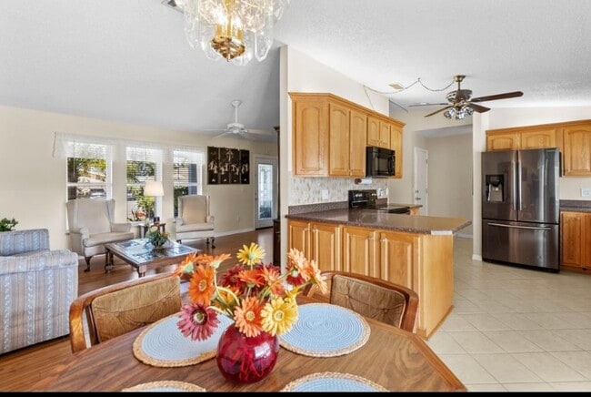 Building Photo - 980 SE Breakwater Ave