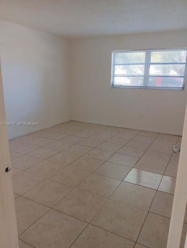 Building Photo - 1826 Cleveland St