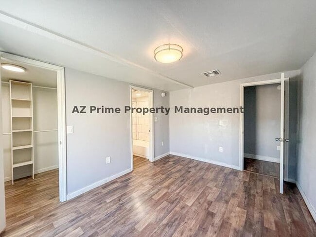 Building Photo - 2427 W Yavapai St