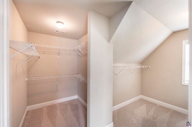 Building Photo - 153 Forestbrooke Way