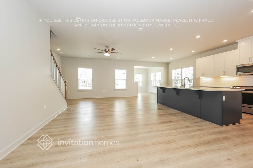 Building Photo - 6550 Palm Warbler Dr