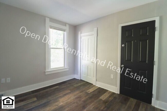 Building Photo - 729 Columbia Ave