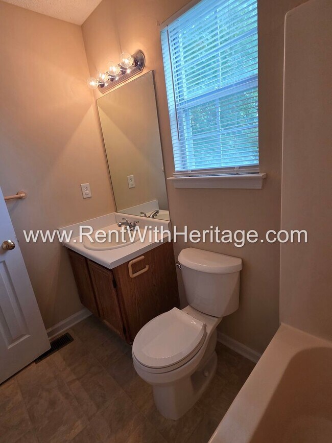 Building Photo - 6322 Hillview Ln
