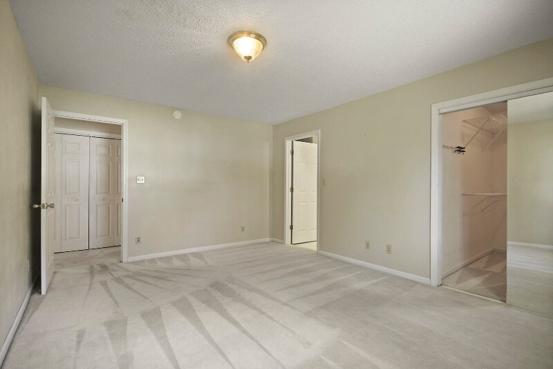 Building Photo - 711 E Brick St