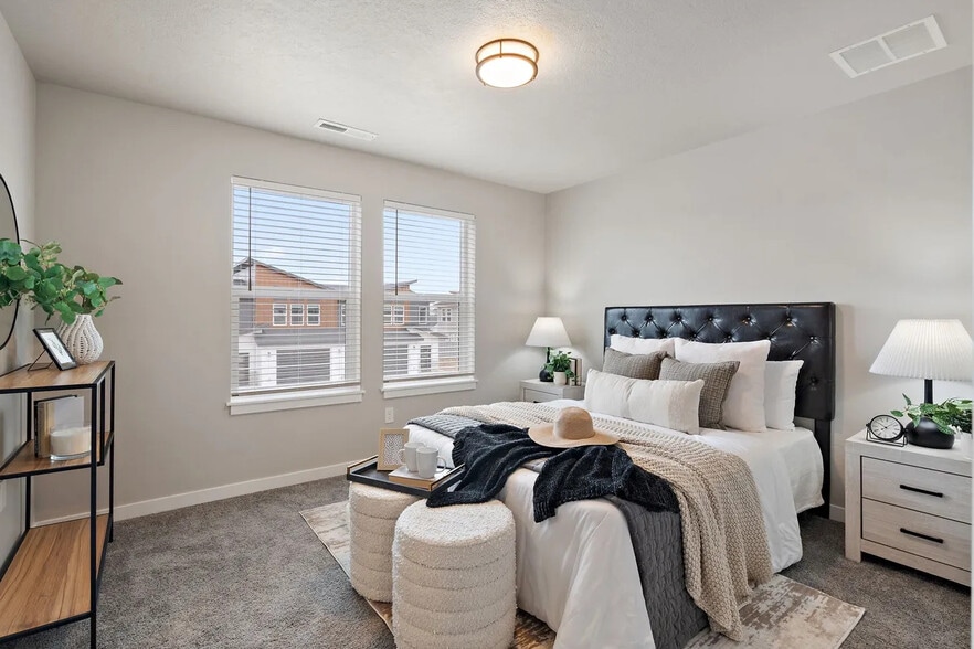 Building Photo - Cougar Crossing