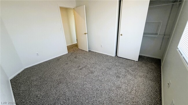Building Photo - 2424 Predera Ave