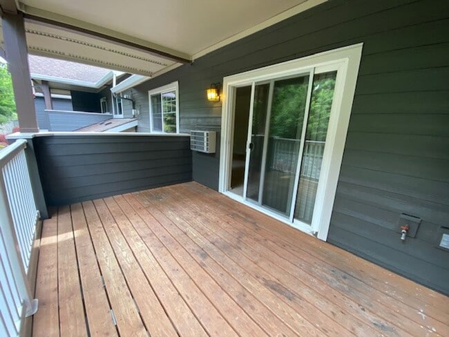 Building Photo - Beautiful Condo off Ellsworth!