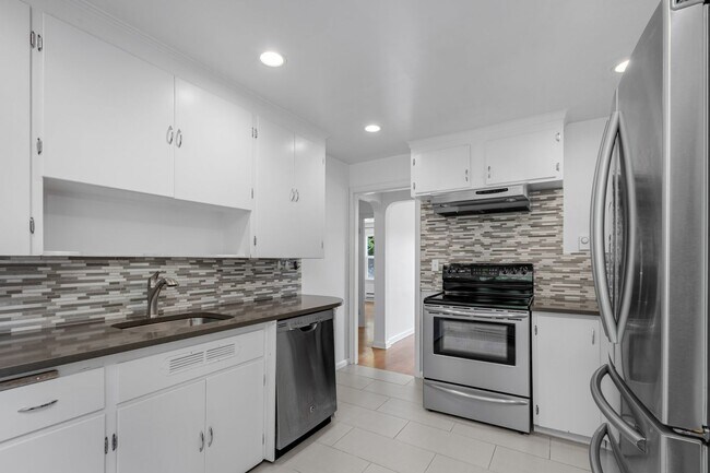 Building Photo - 3bd/1.75ba Seattle House