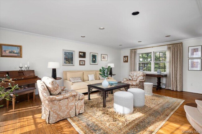 Building Photo - 9 Cherry Ln