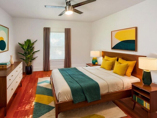 Building Photo - Charming Corner 1 Bed / 1 Bath in the Hear...